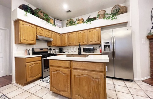 Rowlett House | Pet-Friendly & Perfect! Jetted Tub, Patio, Ping Pong, Pac-Man