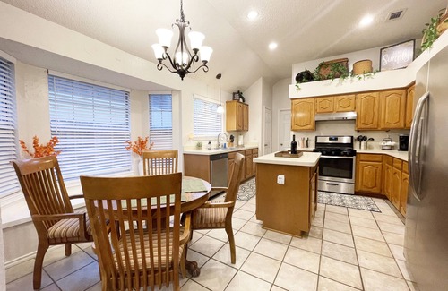 Rowlett House | Pet-Friendly & Perfect! Jetted Tub, Patio, Ping Pong, Pac-Man
