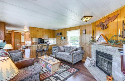 Perham House | Pet-Friendly Perham Home Fire Pit and Trail Access!