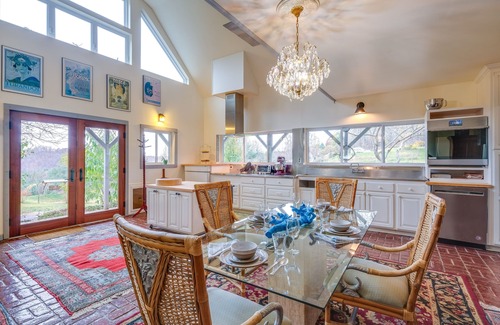 Pilot Apartment | Pet-Friendly Pilot Studio w/Vineyard Views!