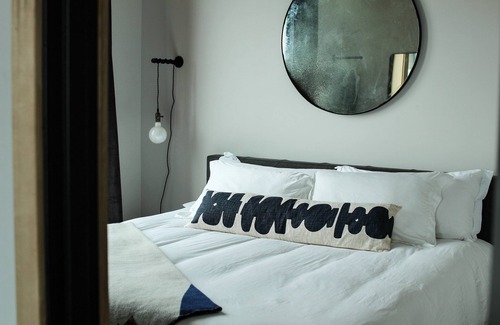 Astoria Hotel | Pet-friendly, Private Balcony at Ice House Suite at Bowline Hotel