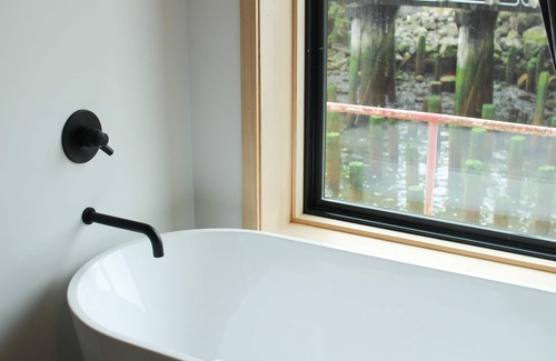 Astoria Hotel | Pet-friendly, Private Balcony at Ice House Suite at Bowline Hotel