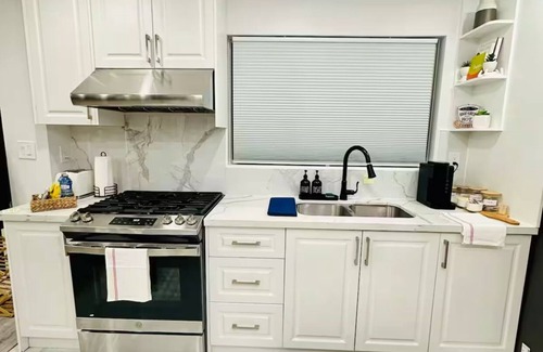 Pickering Apartment | Pet friendly private backyard Garden studio