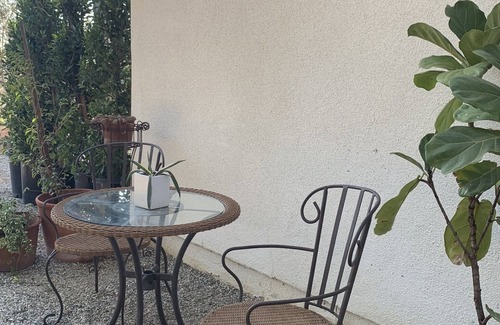 Altadena Cottage | Pet Friendly Private Cozy Casita on 2 acre Property