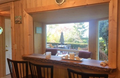 Brookings House | Pet Friendly, Private Home With Garden-Like Yard- WINTER RATE SPECIALS!