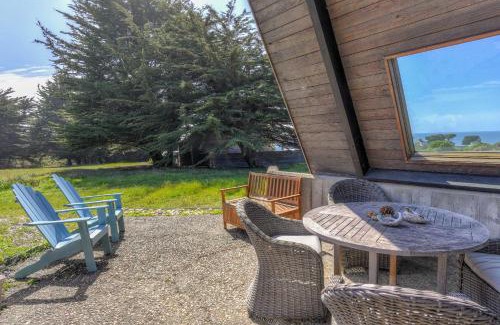 Sea Ranch House | Pet Friendly & Private Hot Tub