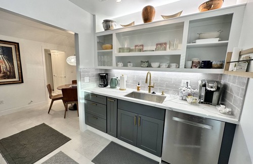 Washington Ave./ Memorial Park House | PET FRIENDLY! Private Quiet Home! Back to School 2025 Special!