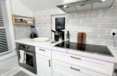 Washington Ave./ Memorial Park House | PET FRIENDLY! Private Quiet Home! Back to School 2025 Special!