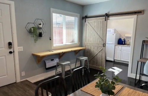 Redding Apartment | Pet Friendly Private Studio w/Fireplace & Parking