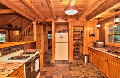 Swiftwater Cabin | Pet Friendly Private Log Cabin - Great Wolf, Kalahari, Camelback, Pocono Raceway