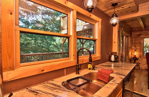 Swiftwater Cabin | Pet Friendly Private Log Cabin - Great Wolf, Kalahari, Camelback, Pocono Raceway