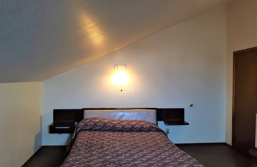 Cheyenne Wells House | Pet-friendly Property Near Smoky River Golf Course, With Free Parking
