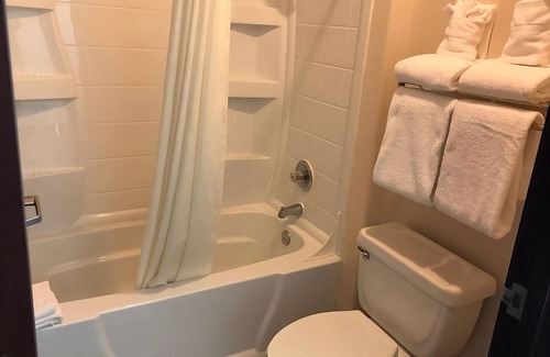 Window Rock House | Pet-Friendly Property Minutes to Window Rock! W/Pool & Hot Tub, FREE Breakfast!