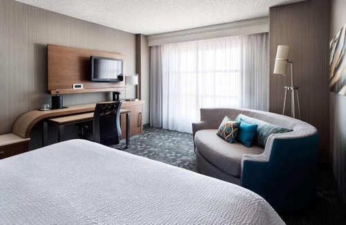 Emeryville Hotel | Pet friendly Property! Indoor swimming pool, close to Tilden Regional Park