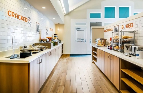 Fossil Creek Apartment | Pet-friendly Property! Outdoor Swimming Pool, Free Parking and Breakfast!