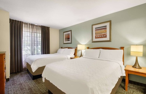 Carmel Mountain Ranch Hotel | Pet-Friendly Property w/Outdoor Pool, Parking, Near San Diego Sights & Airport!