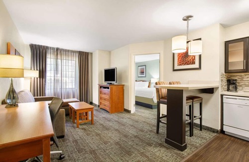 Carmel Mountain Ranch Hotel | Pet-Friendly Property w/Outdoor Pool, Parking, Near San Diego Sights & Airport!