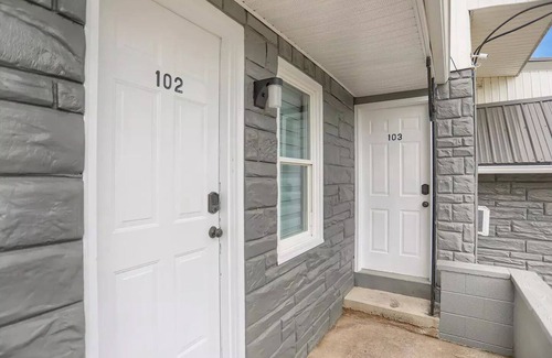 Halifax Apartment | Pet Friendly Queen bed Room 102 at Halifax Innnn