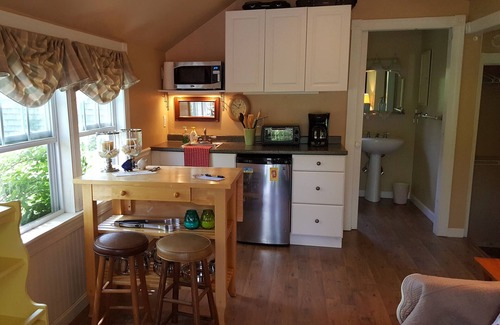 Yarmouth Port Cottage | Pet Friendly Quiet Charming Cottage off the Beaten Path close to all amenities