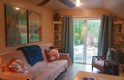 Yarmouth Port Cottage | Pet Friendly Quiet Charming Cottage off the Beaten Path close to all amenities