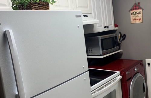 Johnson City House | Pet Friendly 🐾Quiet & Cozy NEWTON'S NEST 1 - NEAR ETSU - JCMC!