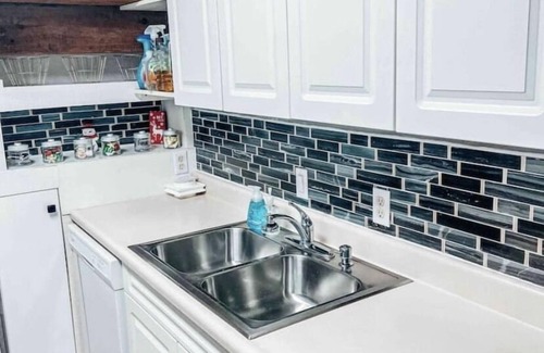 Johnson City House | Pet Friendly 🐾Quiet & Cozy NEWTON'S NEST 1 - NEAR ETSU - JCMC!