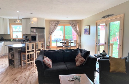 Williamsburg House | Pet friendly, quiet and quaint location between Traverse City and Elk Rapids.