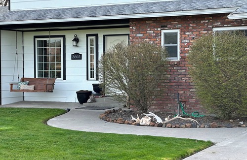 Tri-Cities House | Pet Friendly Rancho Reata Retreat