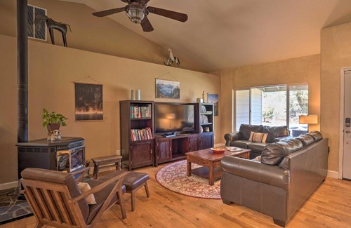 Redmond House | Pet-Friendly Redmond Home with Hot Tub, Porch, Grill