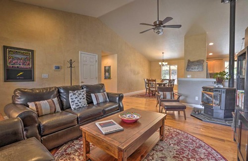Redmond House | Pet-Friendly Redmond Home with Hot Tub, Porch, Grill