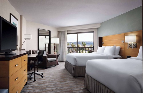 South Redondo Hotel | Pet-Friendly Redondo Beach Getaway! Balcony & Near Clark Stadium