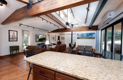 Durango House | Pet Friendly Remodeled Home - 3 Miles to DGO - Hot Tub, Yard, Ping Pong, AC