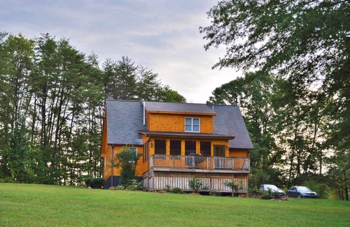 Mount Airy Cabin | Pet Friendly Rental Cabin In The Heart Of Wine Country