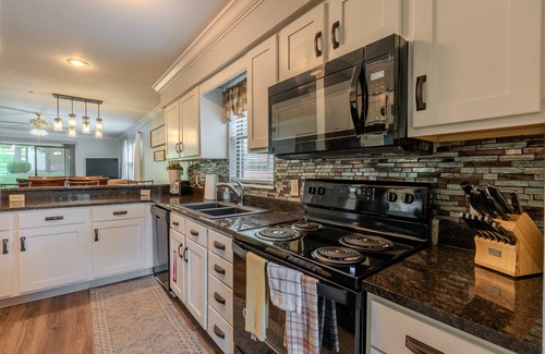 Table Rock Condo | Pet Friendly ~ Resort Amenities ~ Near the 76 Strip ~ FREE TICKETS INCLUDED! (PR50-4)