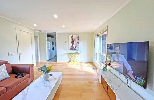 Ringwood House | Pet-Friendly Retreat 2BR Ringwood Prime location