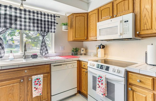 Green Valley Ranch House | Pet-Friendly Retreat w/Fenced Yard in Denver