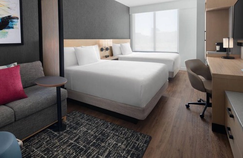 Dunwoody Hotel | Pet-Friendly Retreat with Free Breakfast Minutes to LEGOLAND® Discovery Center