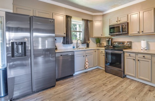 Church Street House | Pet-Friendly Rex Vacation Rental: 18 Mi to Atlanta