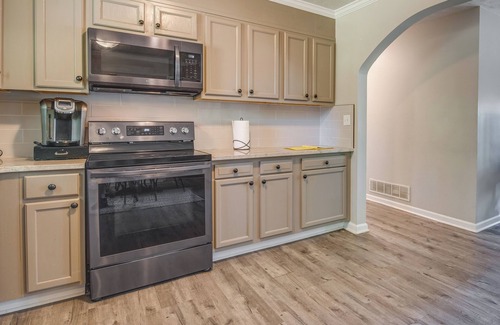 Church Street House | Pet-Friendly Rex Vacation Rental: 18 Mi to Atlanta