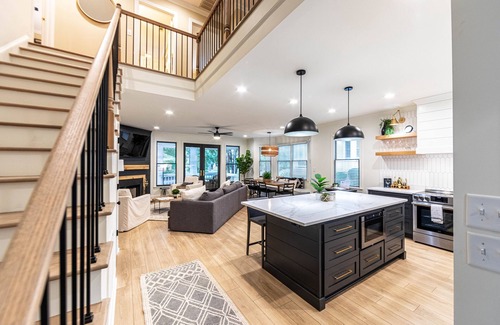 Lake Oconee House | Pet friendly Reynolds Lake Oconee Retreat with Common Areas and Dock Access.