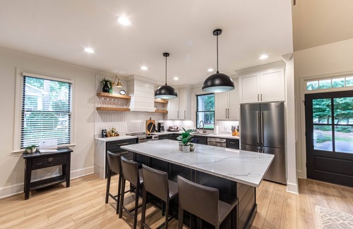 Lake Oconee House | Pet friendly Reynolds Lake Oconee Retreat with Common Areas and Dock Access.