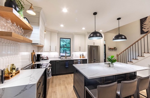 Lake Oconee House | Pet friendly Reynolds Lake Oconee Retreat with Common Areas and Dock Access.