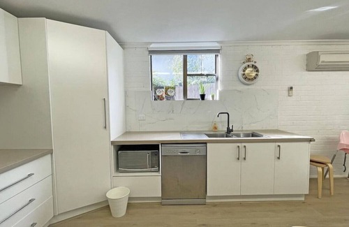 Ringwood House | Pet Friendly Ringwood 3BR House FREE Parking Netflix