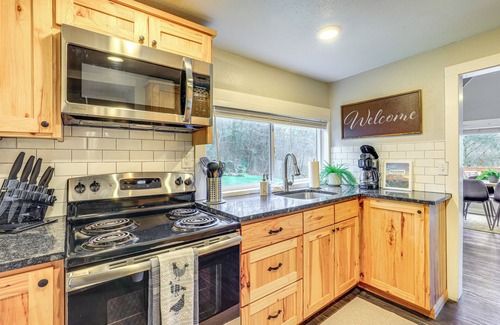 Zigzag Cabin | Pet-Friendly Riverfront Cabin w/Hot Tub