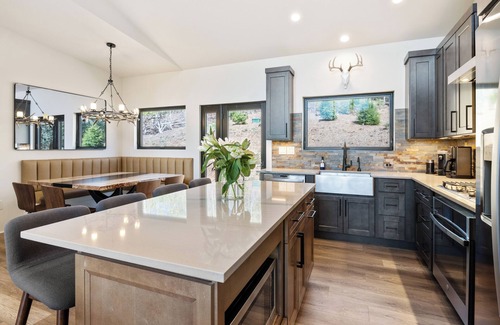 Burnsville House | Pet-Friendly Riverfront | Hot Tub, Views & Fishing