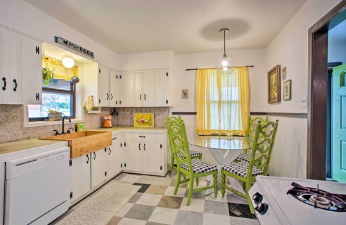 Fort Worth House | Pet-Friendly River District Home w/Fenced Yard