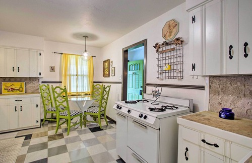 Fort Worth House | Pet-Friendly River District Home w/Fenced Yard