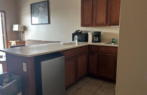 Iron Mountain House | Pet-Friendly Room with Indoor Swimming Pool - Ideal for Adventure Seekers
