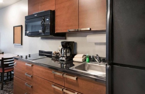 Bozeman Hotel | Pet-Friendly Room w/Full Kitchen Near Downtown & Attractions! | Free Parking