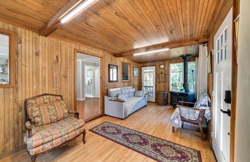 Springville House | Pet-Friendly Springville Cabin Near Kentucky Lake!